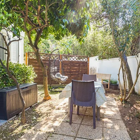 Apartment Valkane Private Garden